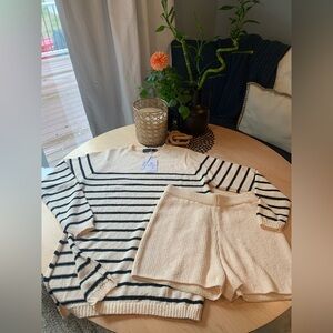 NWT Nenona 2 pc sweater/shorts beach vacation loungewear size Medium.